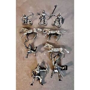 Lot of 9 Vintage Knights & Horses Plastic Figures